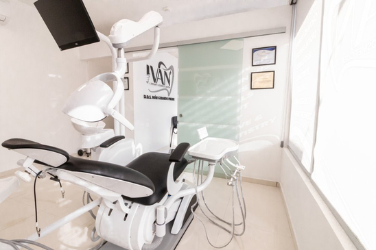 Slider image (10) Ivan Implant Cosmetic Dental